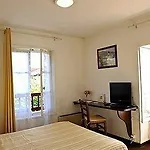 فندق Restaurant Baratxartea 2*